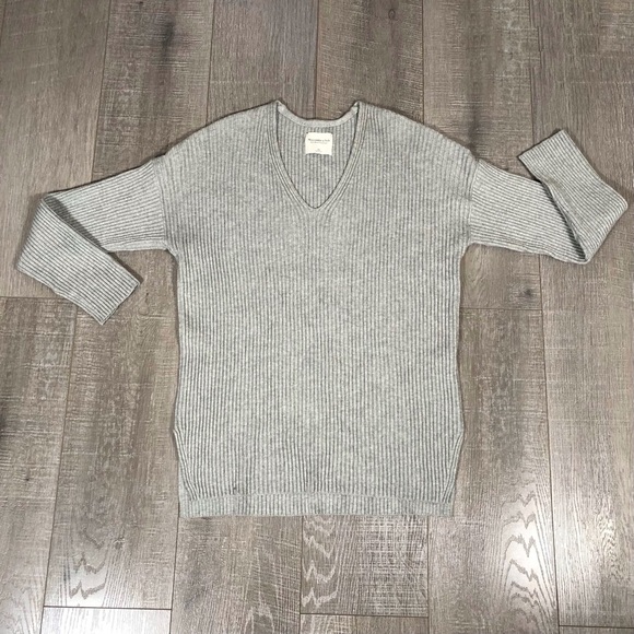 Abercrombie & Fitch Women’s V-Neck Rib Sweater Size XS - Picture 1 of 4